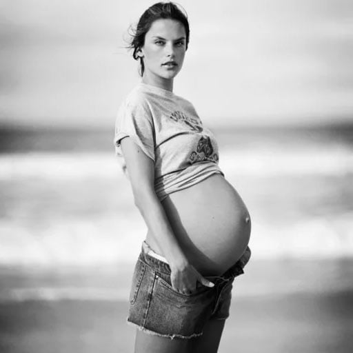 Alessandra-Ambrosio-pregnant