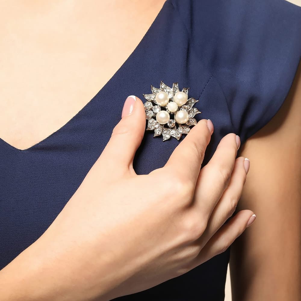 Brooches Grand Comeback and Royal Trend