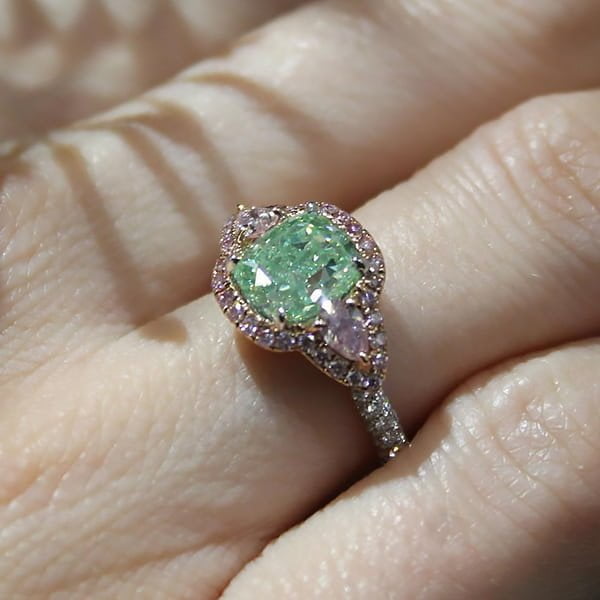 Engagement ring green diamond