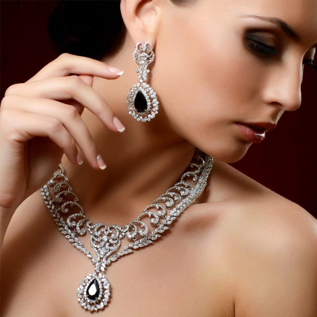 What is the best Jewellery to wear when going to a casino?