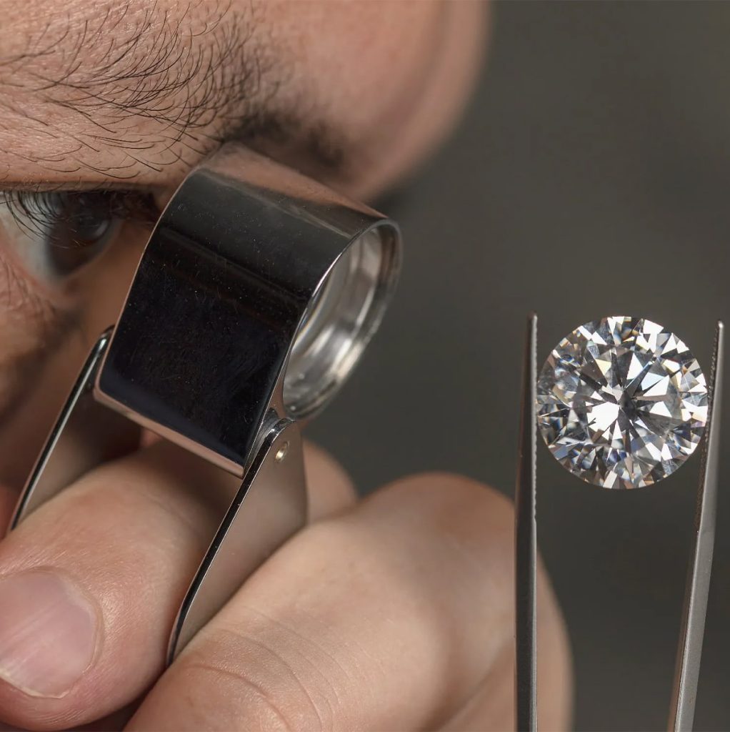 7 THINGS YOU MUST KNOW BEFORE BUYING A DIAMOND