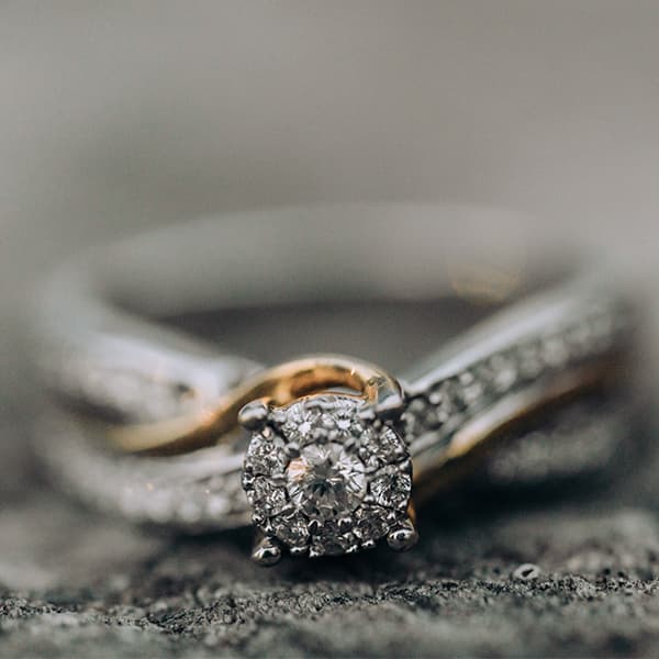 Round Engagement ring