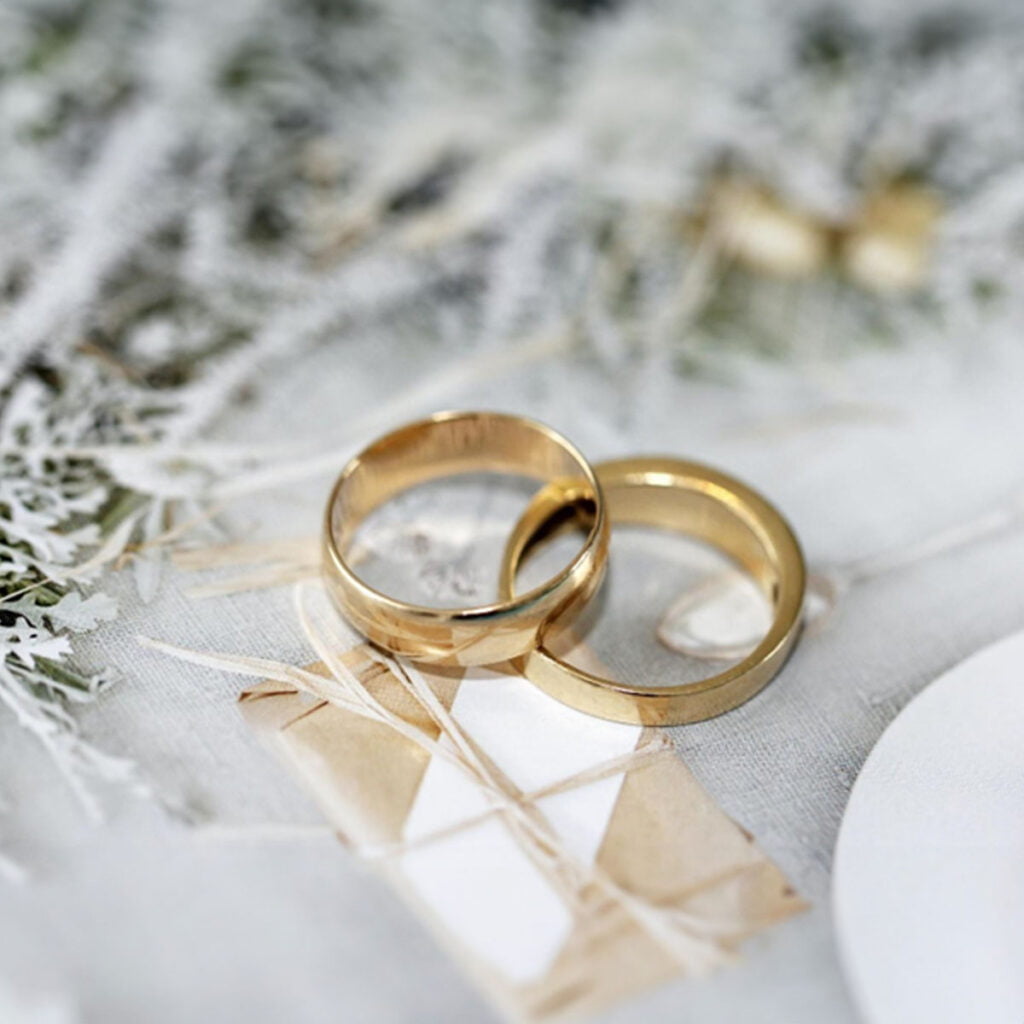 Ultimate Guide to Buying Men's Wedding Rings: Expert Tips and Trends