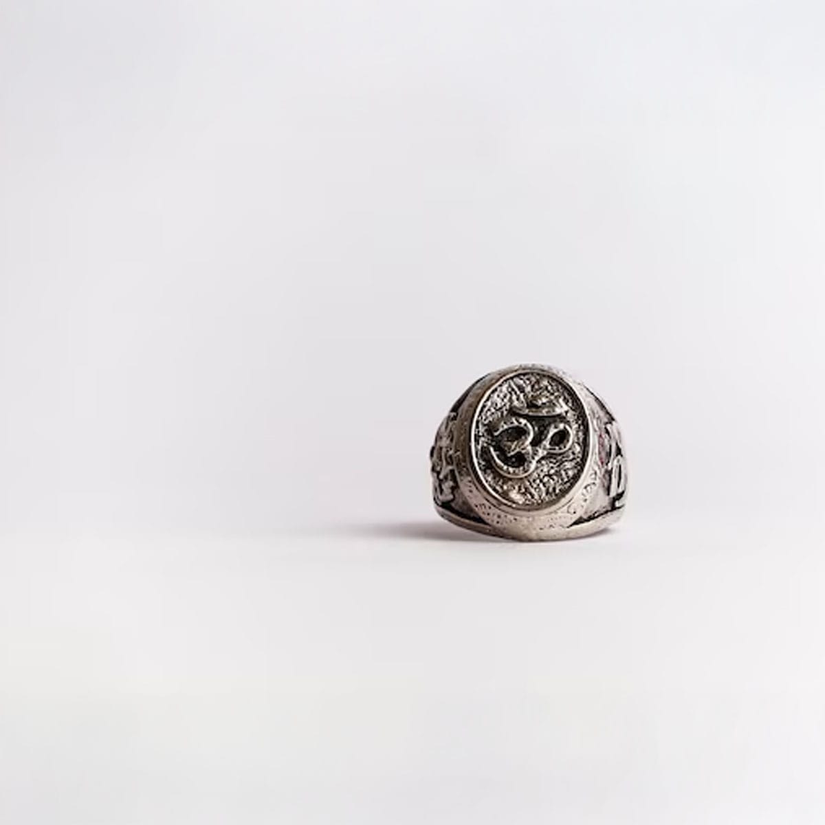 The Signet Ring Heritage Meaning and Modern Style