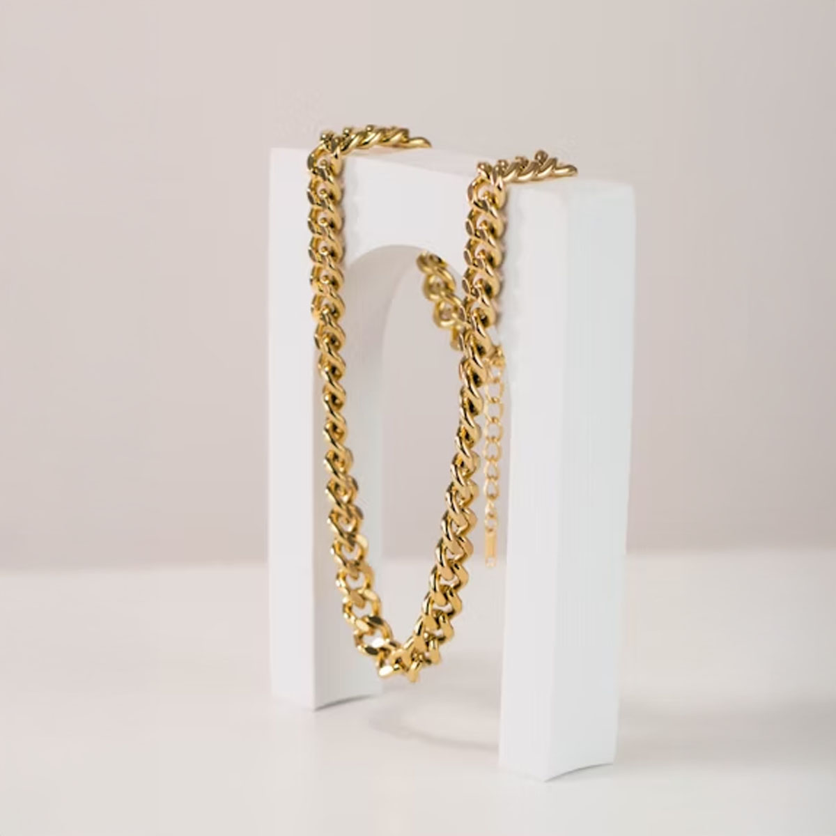 How to Choose the Right Gold Chain for Everyday Style and Long-Term Value